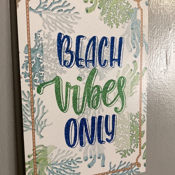 NWT Blue & Green Glittered BEACH VIBES ONLY Wooden Decoration Sign w/ 🪸 - Picture 4 of 11